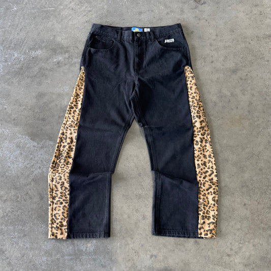 BLACK CHEEATH PRINT JEANS