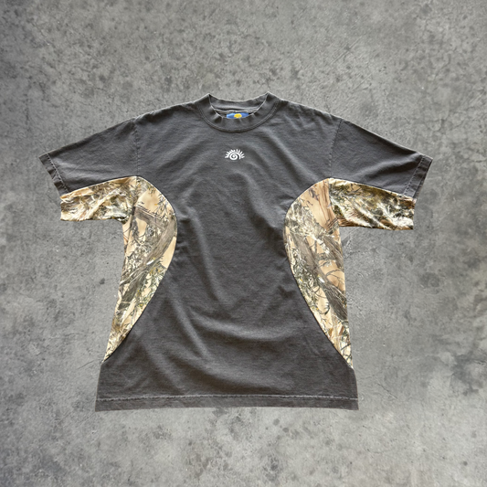 CAMO SPLIT TEE